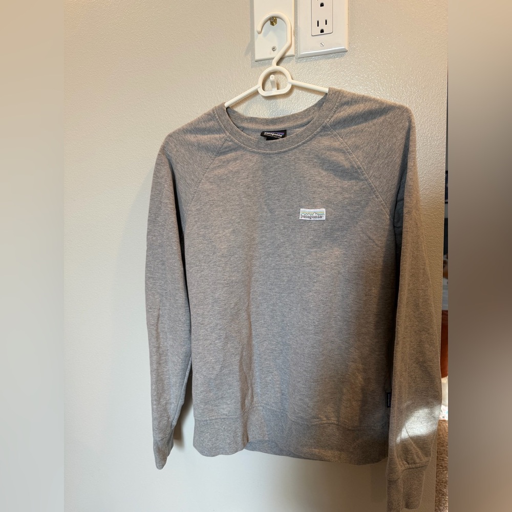 Patagonia Women's Gray and Coral Crewneck